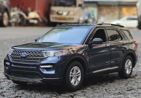 1:24 Scale Motormax Diecast 2022 Ford Explorer XLT Model