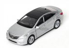 1:38 Scale White / Silver / Black Diecast 2011 Hyundai Azera Toy