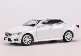 White 1:64 Scale Diecast Toyota Mark X GRX133 Model