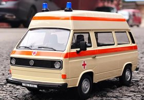 1:24 Scale Creamy Motormax Ambulance Diecast VW T3 Bus Model