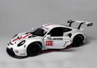 1:24 Scale White Bburago Diecast Porsche 911 RSR Model