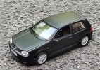 Black / Red 1:24 Scale Maisto Diecast VW Golf R32 Model