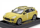 White / Yellow 1:24 Scale Bburago Diecast Porsche Cayenne Model