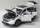 White 1:18 Scale Diecast 2017 Honda CR-V Sport Hybrid Model