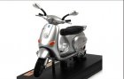 1: 18 Scale Blue / Silver Maisto Vespa 125ET4 1996 Motor Toy