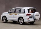 1:64 Green / White Diecast 2016 Toyota Land Cruiser LC200 Toy