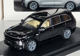 Silver / Black / Green /Gray 1:64 Scale Diecast Lixiang L8 Model