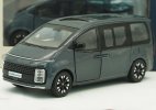 White / Deep Blue 1:38 Scale Diecast Hyundai Staria Lounge Toy