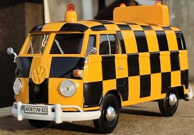 1:24 Scale Yellow Motormax Diecast VW T1 Bus Model