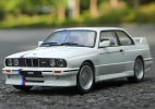 Red / White 1:24 Scale Bburago Diecast 1988 BMW M3 Model