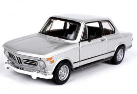 1:32 Silver / Orange Bburago 1972 Diecast BMW 2002 tii Model