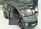 White / Deep Blue 1:38 Scale Diecast Hyundai Staria Lounge Toy