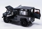 White / Black 1:18 Kyosho Diecast Land Rover Defender Model