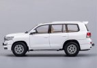 White / Black 1:64 Scale Diecast Toyota Land Cruiser LC200 Model