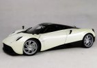 Welly 1:24 Scale Diecast Pagani Huayra Car Model